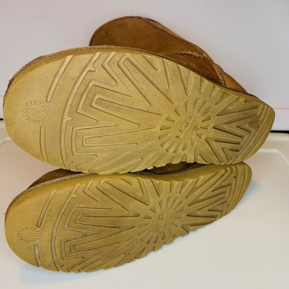 UGG Classic Short Sz 8 - Picture 7 of 12